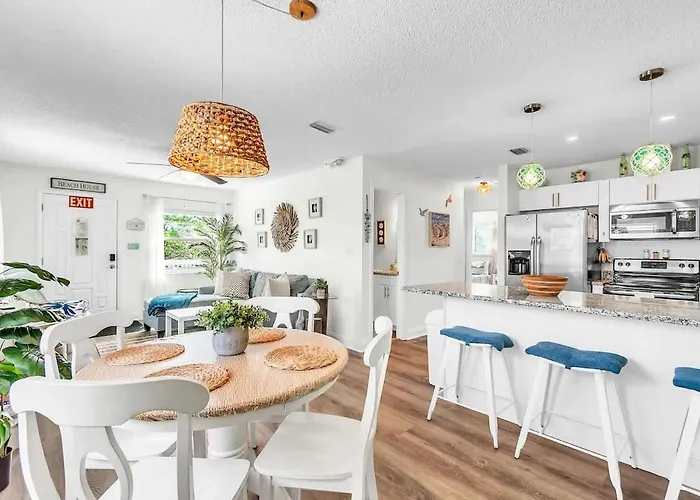 In 90 Seconds With Hot Tub Coffee Bar & Games * Clearwater Beach